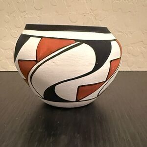 Native American Pottery - Isleta Pueblo